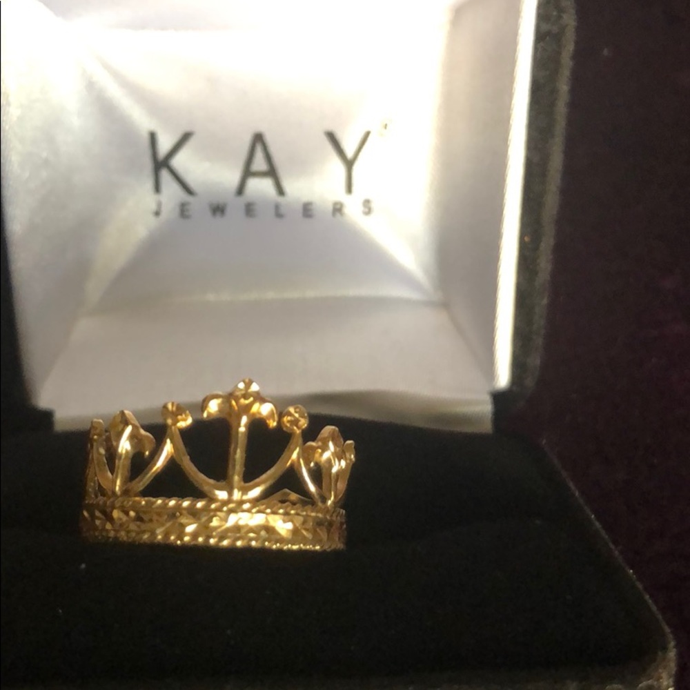 10 kt gold crown ring